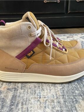 Teva Women's Ember Commute Waterproof Boot Ankle Hiking Outdoors 6.5